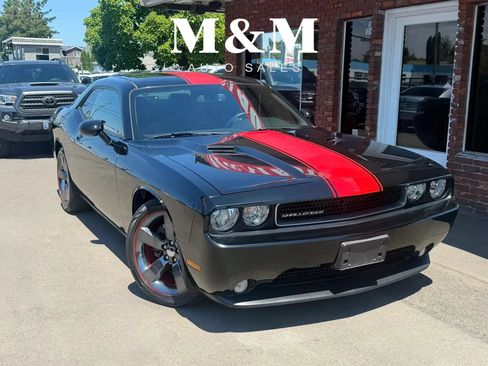 Used 2012 Dodge Challenger SXT RWD image 1