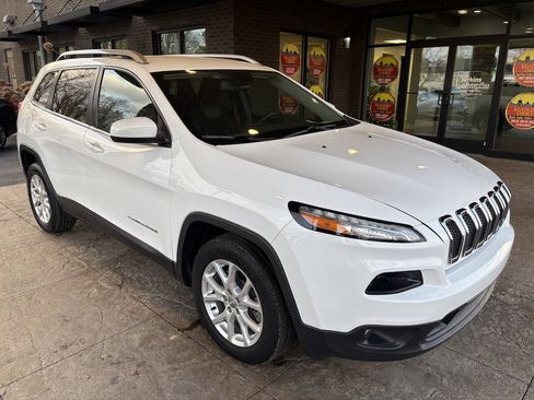Used 2018 Jeep Cherokee Latitude image 4