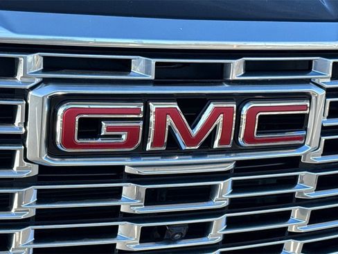 Used 2025 GMC Yukon XL Denali image 7