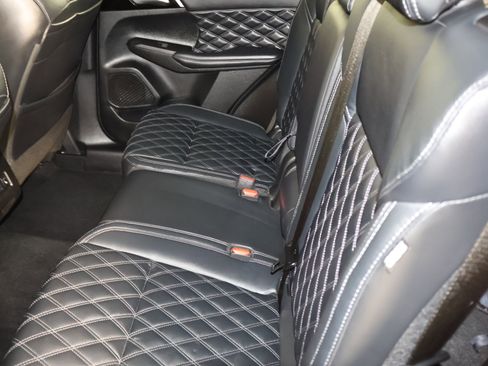 Used 2023 Mitsubishi Outlander SEL image 49