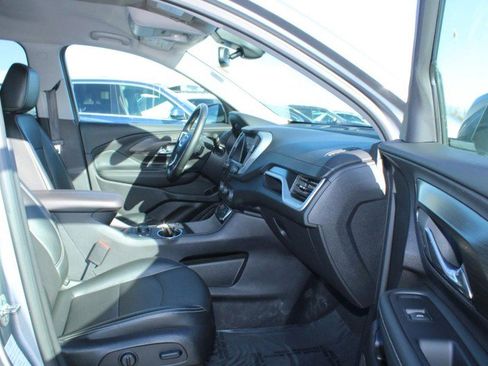 Certified 2024 GMC Terrain SLT image 12