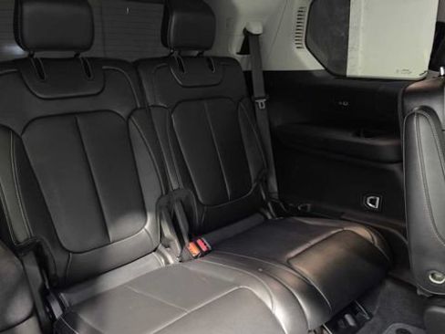 Used 2022 Jeep Grand Cherokee L Limited RWD image 17