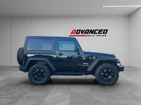 Used 2018 Jeep Wrangler Sport w/ Connectivity Group AWD/4WD image 8