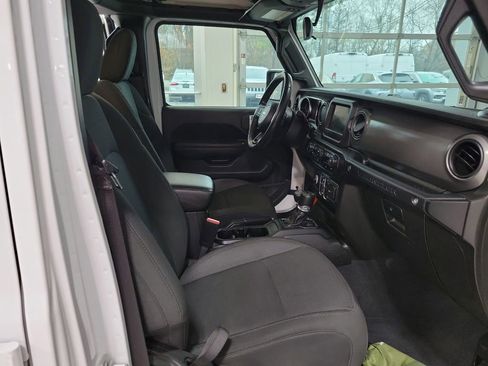Used 2022 Jeep Wrangler Unlimited Sport image 25