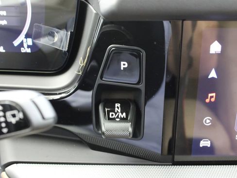 New 2025 Porsche Cayenne image 35