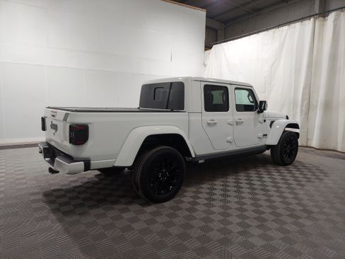Used 2022 Jeep Gladiator Overland image 3