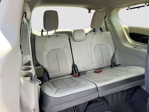 Used 2017 Chrysler Pacifica Touring-L Plus FWD image 26