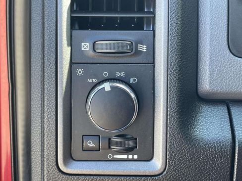 Used 2013 RAM 2500 Tradesman w/ Chrome Appearance Group AWD/4WD image 17
