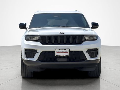 Used 2023 Jeep Grand Cherokee Altitude RWD image 8