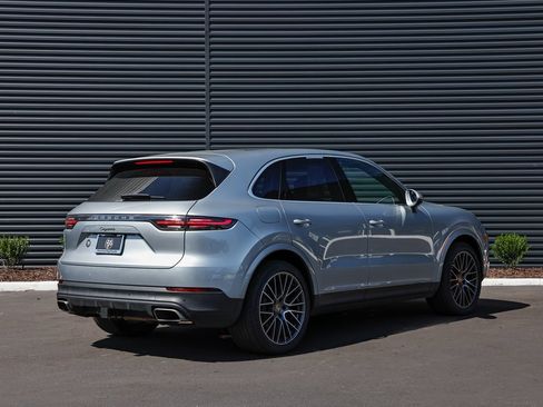 Used 2022 Porsche Cayenne Platinum Edition image 7