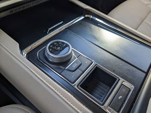 Used 2022 Ford Expedition XLT image 34