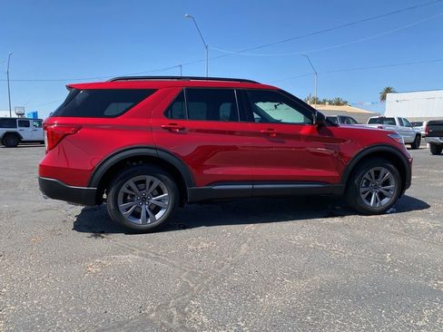 Used 2023 Ford Explorer XLT w/ Equipment Group 202A AWD/4WD image 5