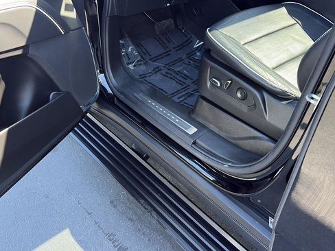 Used 2022 Cadillac Escalade ESV Premium Luxury w/ Performance Package AWD/4WD image 13
