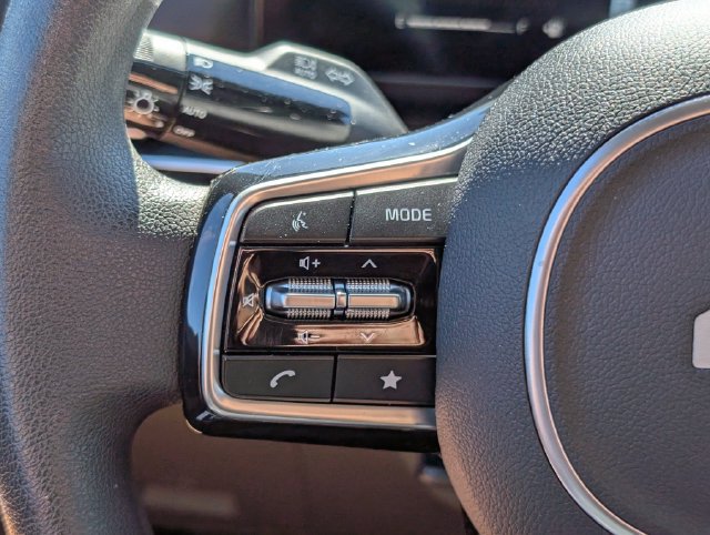 Used 2025 Kia Carnival LX FWD image 24