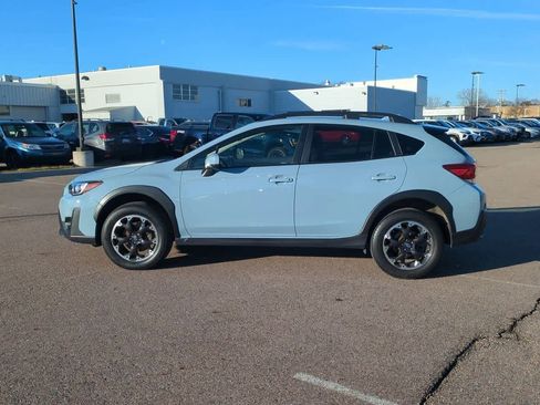 Used 2023 Subaru Crosstrek 2.0i Premium image 3