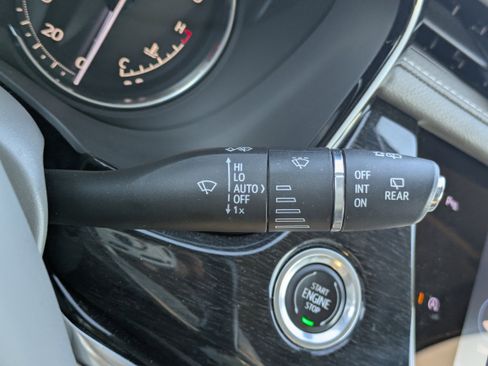 Used 2023 Cadillac XT6 Premium Luxury image 22