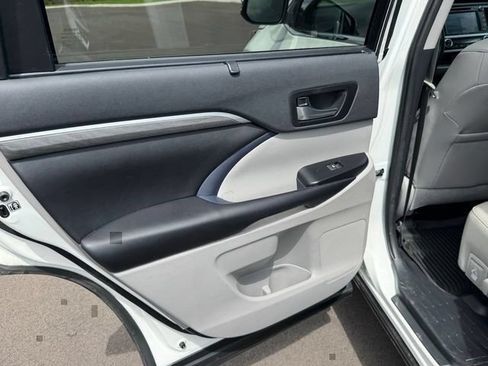 Used 2019 Toyota Highlander Limited Platinum AWD/4WD image 14