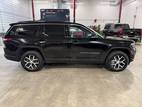 Certified 2025 Jeep Grand Cherokee L Limited AWD/4WD image 4