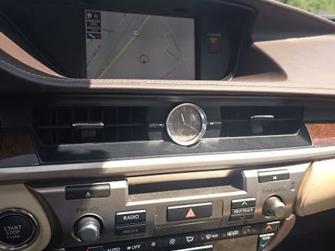 Used 2018 Lexus ES 350 w/ Luxury Package w/Wood Trim FWD image 9
