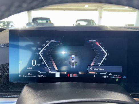 Used 2025 BMW X7 xDrive40i w/ M Sport Package image 25