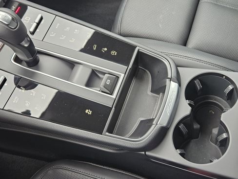 Certified 2026 Porsche Macan image 20