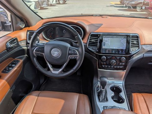 Used 2020 Jeep Grand Cherokee Overland AWD/4WD image 18