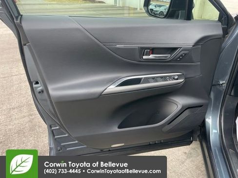 Used 2023 Toyota Venza Limited image 10