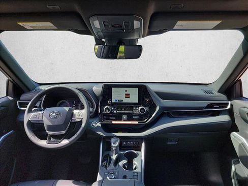 Used 2026 Toyota Highlander XSE AWD/4WD image 15
