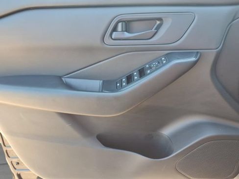 Used 2024 Nissan Rogue S FWD image 15