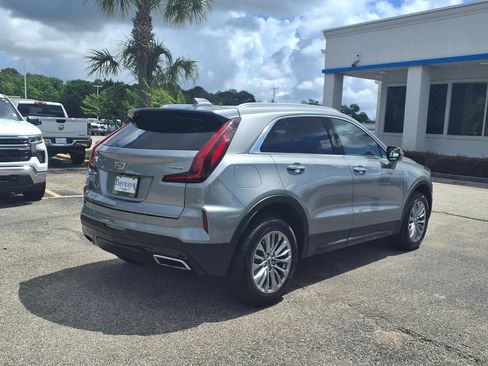 Used 2025 Cadillac XT4 Premium Luxury FWD image 2
