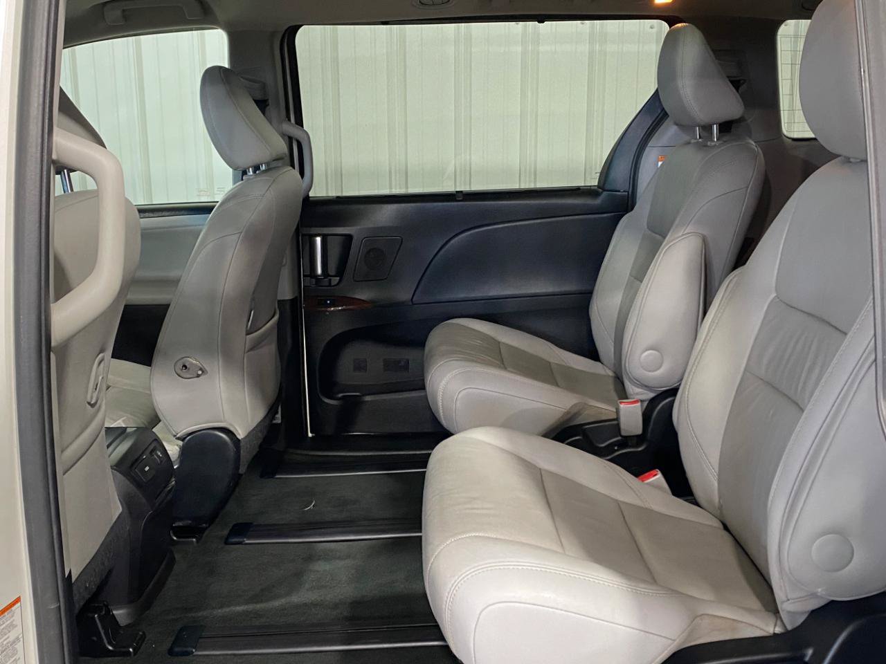 Used 2015 Toyota Sienna Limited Premium AWD/4WD image 11