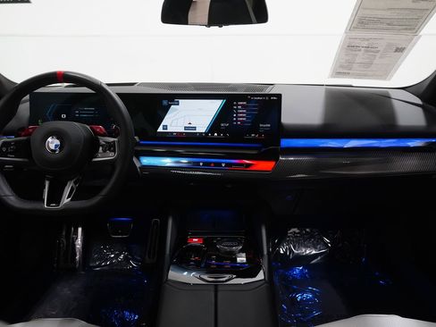 Used 2025 BMW M5 Touring image 16