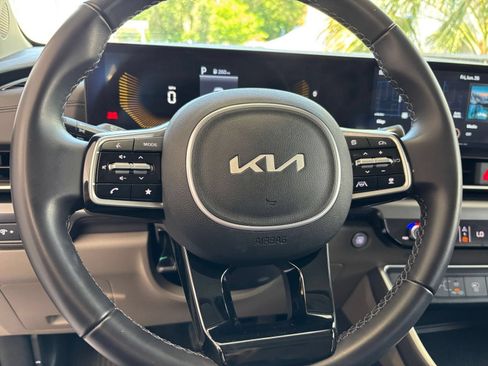 Used 2026 Kia Carnival FWD image 30