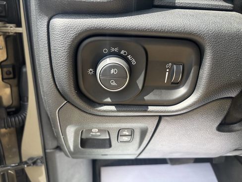 Used 2020 RAM 1500 Big Horn w/ Built-to-serve Edition image 19