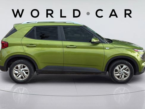 Used 2020 Hyundai Venue SEL FWD image 3