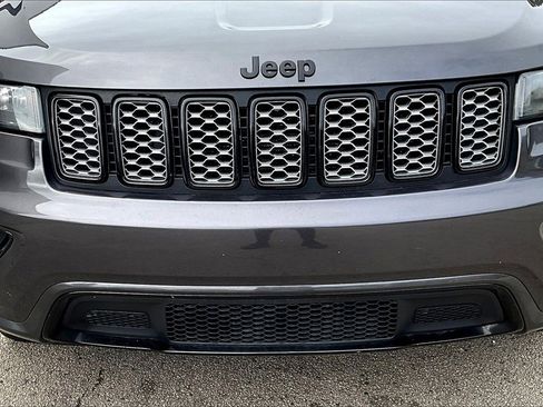 Used 2018 Jeep Grand Cherokee Altitude image 31