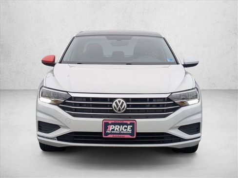 Used 2020 Volkswagen Jetta SE w/ SE Cold Weather Package FWD image 2