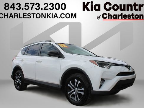 Used 2018 Toyota RAV4 LE FWD image 1