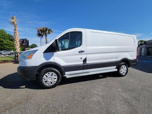 Used 2015 Ford Transit 250 130 Low Roof w/ Exterior Upgrade Package RWD image 8
