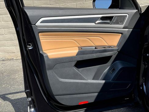 Used 2021 Volkswagen Atlas Cross Sport SEL Premium image 22