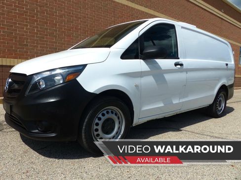 Used 2022 Mercedes-Benz Metris image 1