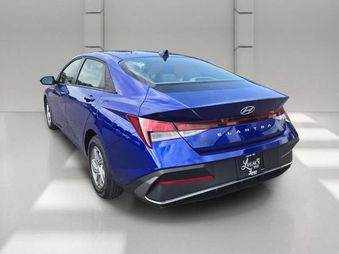 Used 2025 Hyundai Elantra SE FWD image 5