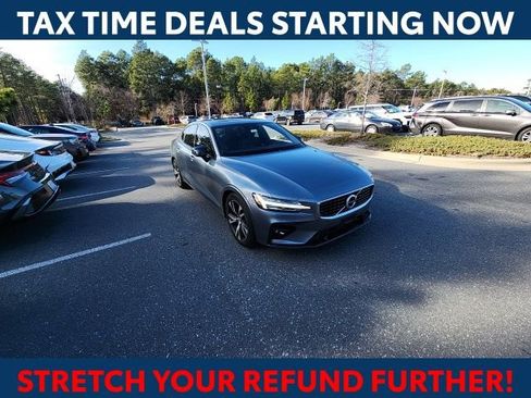 Used 2019 Volvo S60 T6 R-Design image 3