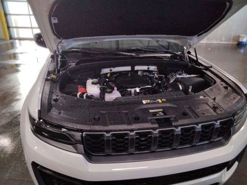 New 2026 Jeep Grand Cherokee Altitude AWD/4WD image 11