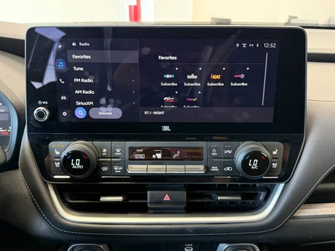 Used 2024 Toyota Grand Highlander AWD image 15