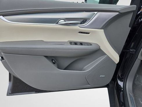 Used 2022 Cadillac XT5 Premium Luxury FWD image 18