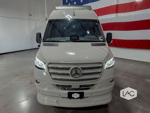 Used 2025 Mercedes-Benz Sprinter 3500 image 40