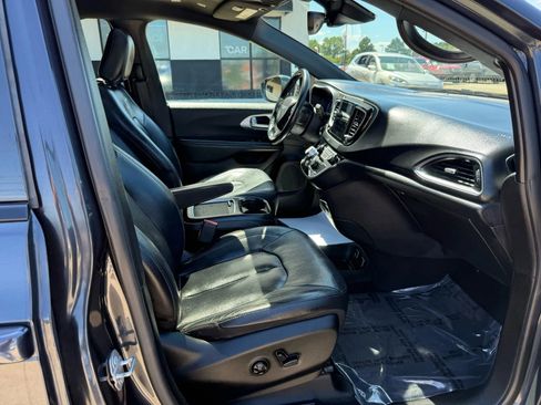 Used 2019 Chrysler Pacifica Touring-L Plus w/ Advanced Safetytec Group image 35