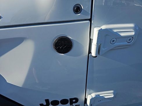 Used 2024 Jeep Wrangler Sport S image 11