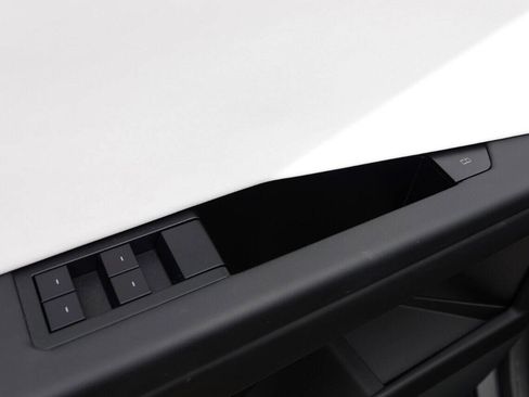 Used 2024 Tesla Cybertruck AWD Crew Cab image 90